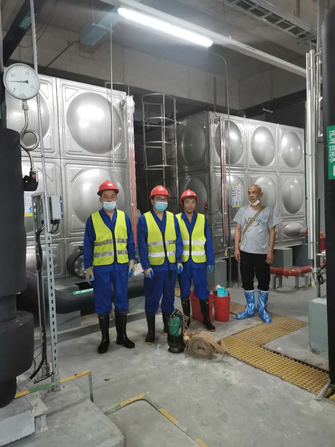 夏季來臨，水箱清洗正當時。預約火爆進行中......